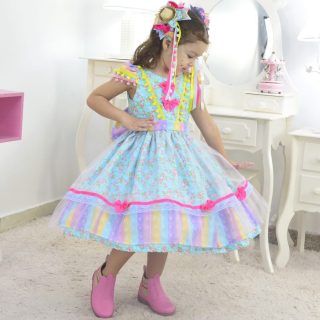 Vestido Infantil Xadrez nas cores: Rosa, vermelho e azul – Perfeito para sua pequena arrasar nas festas juninas!