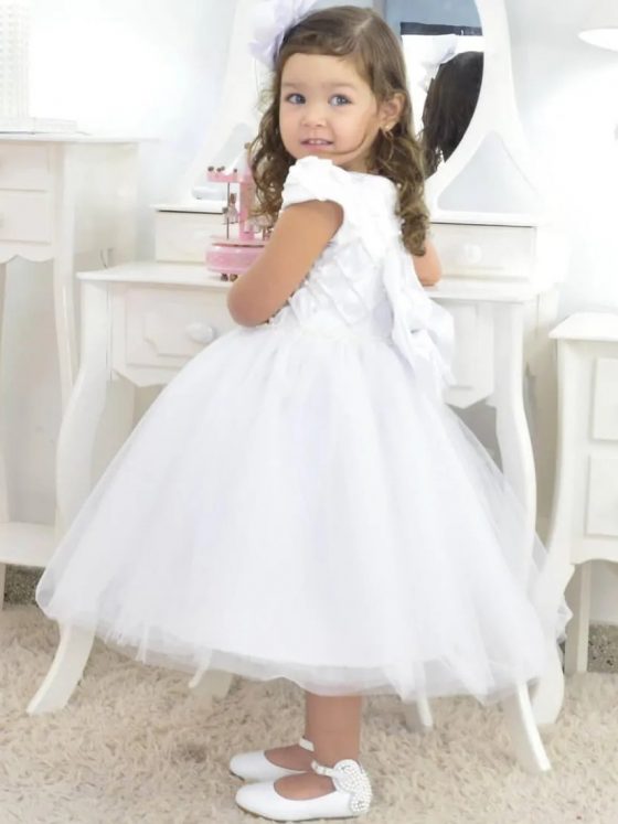 Vestidos infantis para batizado e comunhão: opções clássicas vs. modernas