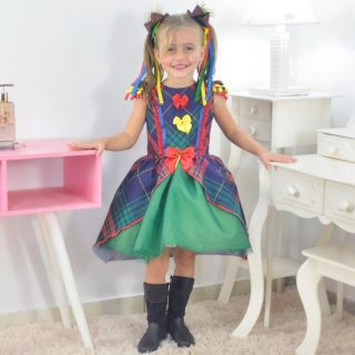 Vestidos infantis para batizado e comunhão: opções clássicas vs. modernas