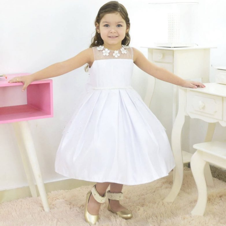 Vestido de batizado infantil: branco, tule e conforto