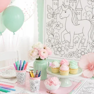 Festa Divertida Mente: decoração colorida e look infantil