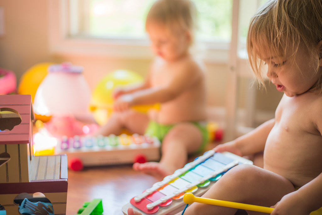Instrumentos musicais simples como presente para menina de 1 anos