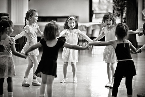 Experiência: aula de dança, teatro ou culinária como presente para menina de 8 anos