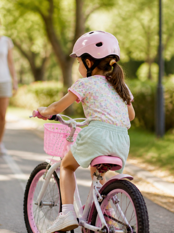 Roupa infantil para passeio de bicicleta: conforto, movimento e segurança