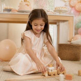 Roupa infantil para aniversário em parque: conforto, sol e movimento