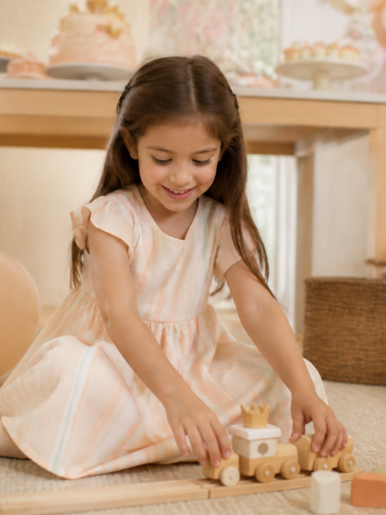 Vestido infantil para festa no condomínio: conforto para salão, parquinho e fotos