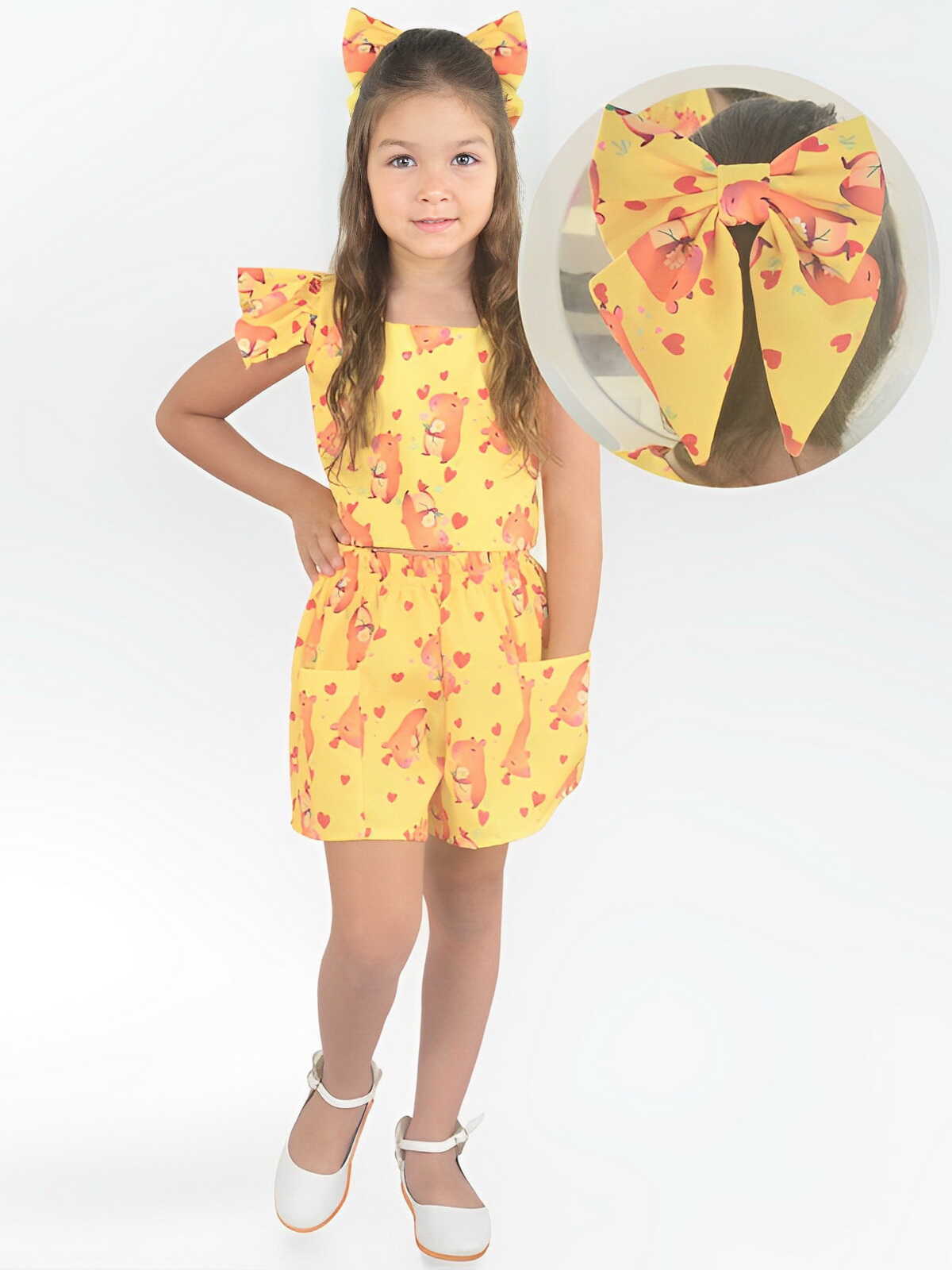Conjunto infantil feminino de blusa e short com estampa de capivara para passeio